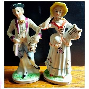 PAIR OF VINTAGE FIGURINES APPROXIMATELY 6 INCHES TALL